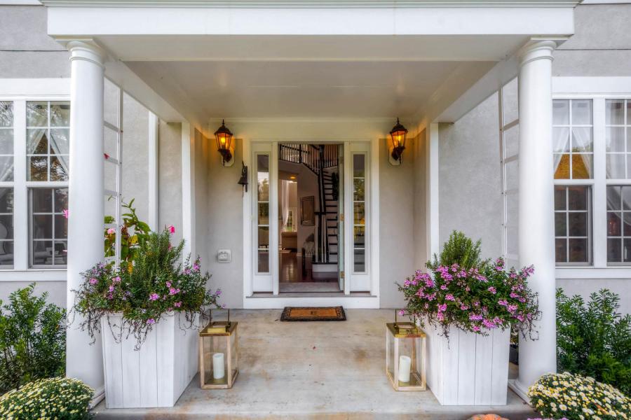 Phoenix MD, Exterior Front Entry