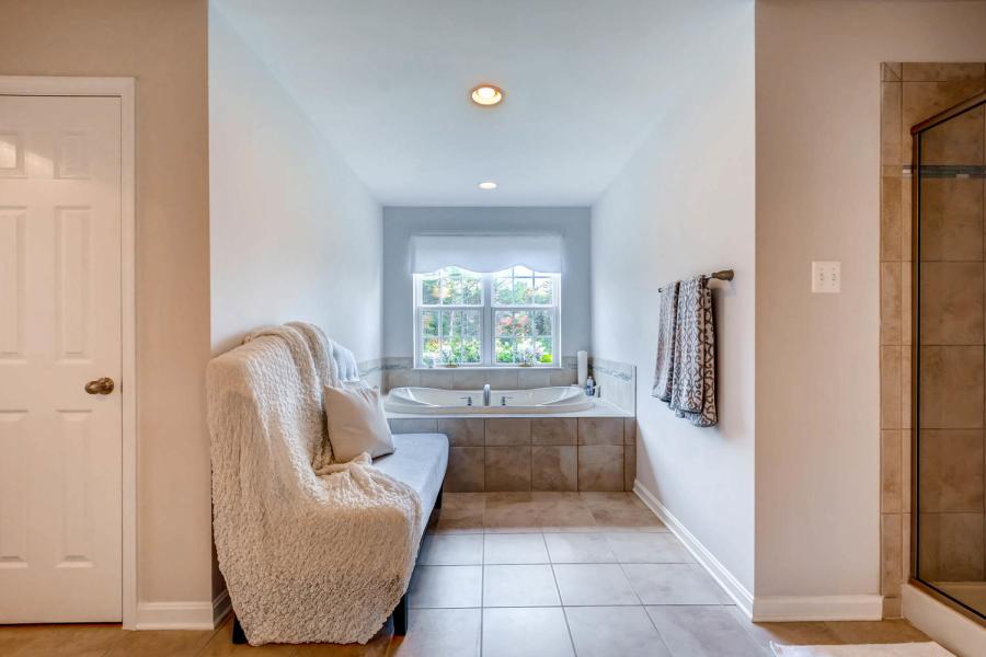 Phoenix MD, 2nd Floor Master Bathroom